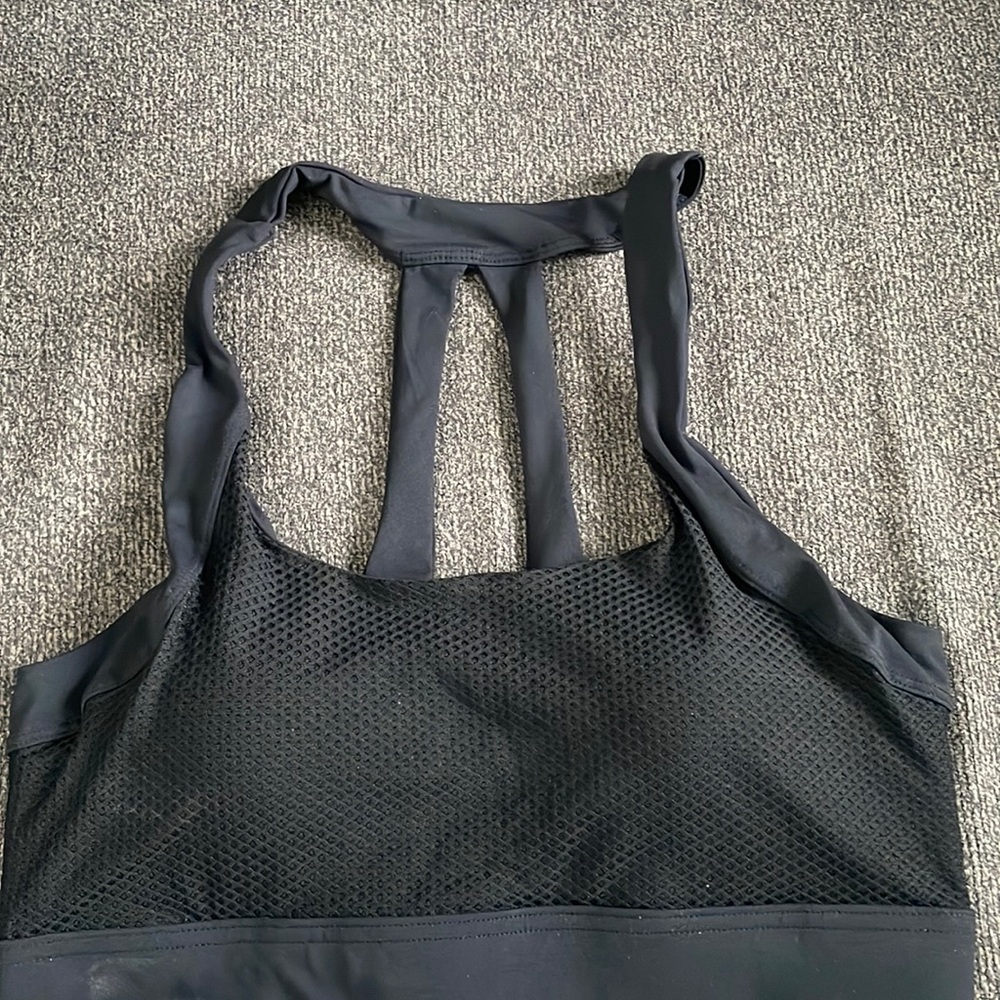 New(only tried on) sports bra